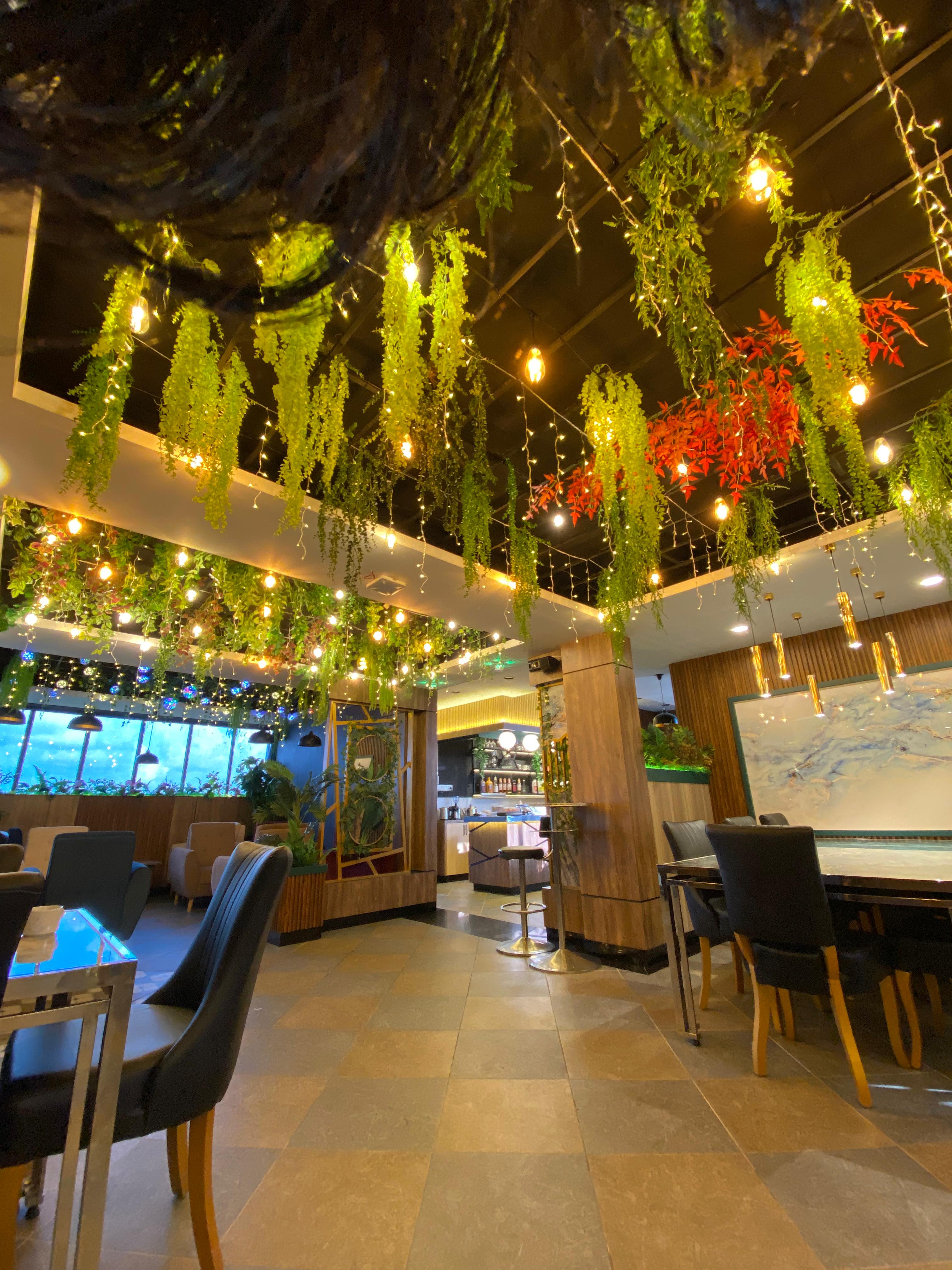 Pemandangan kota dari skybar terbaik di Bintan